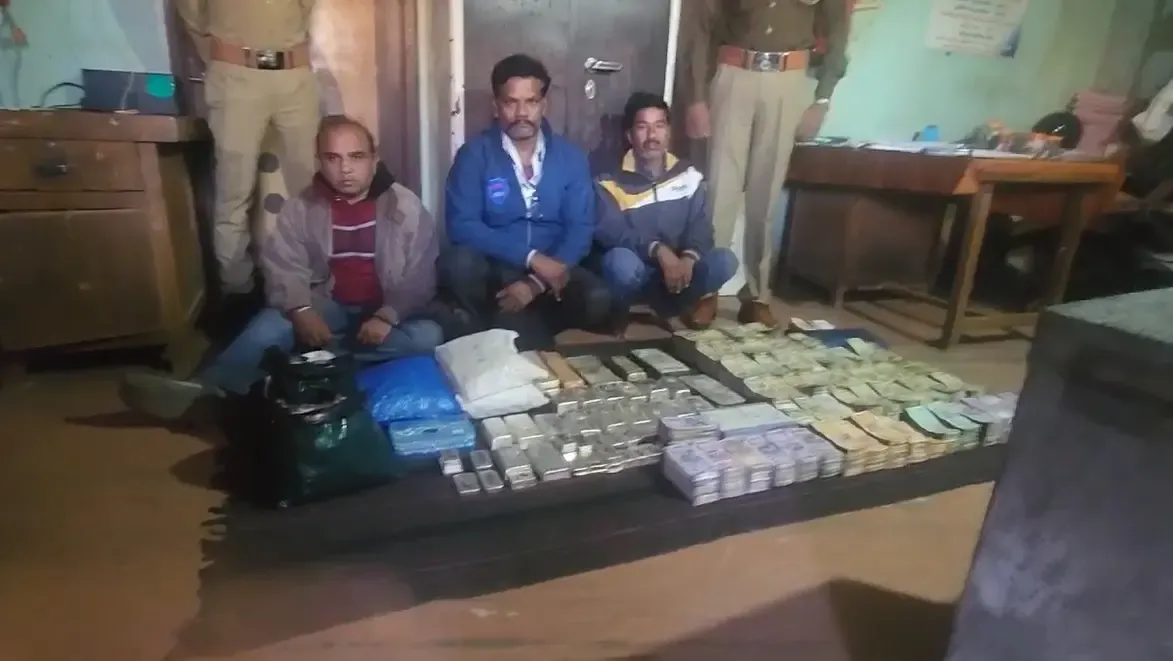 Gujarat's Dahod: Vehicle Confiscated with 108 kg Silver and ₹1.38 Crore Cash