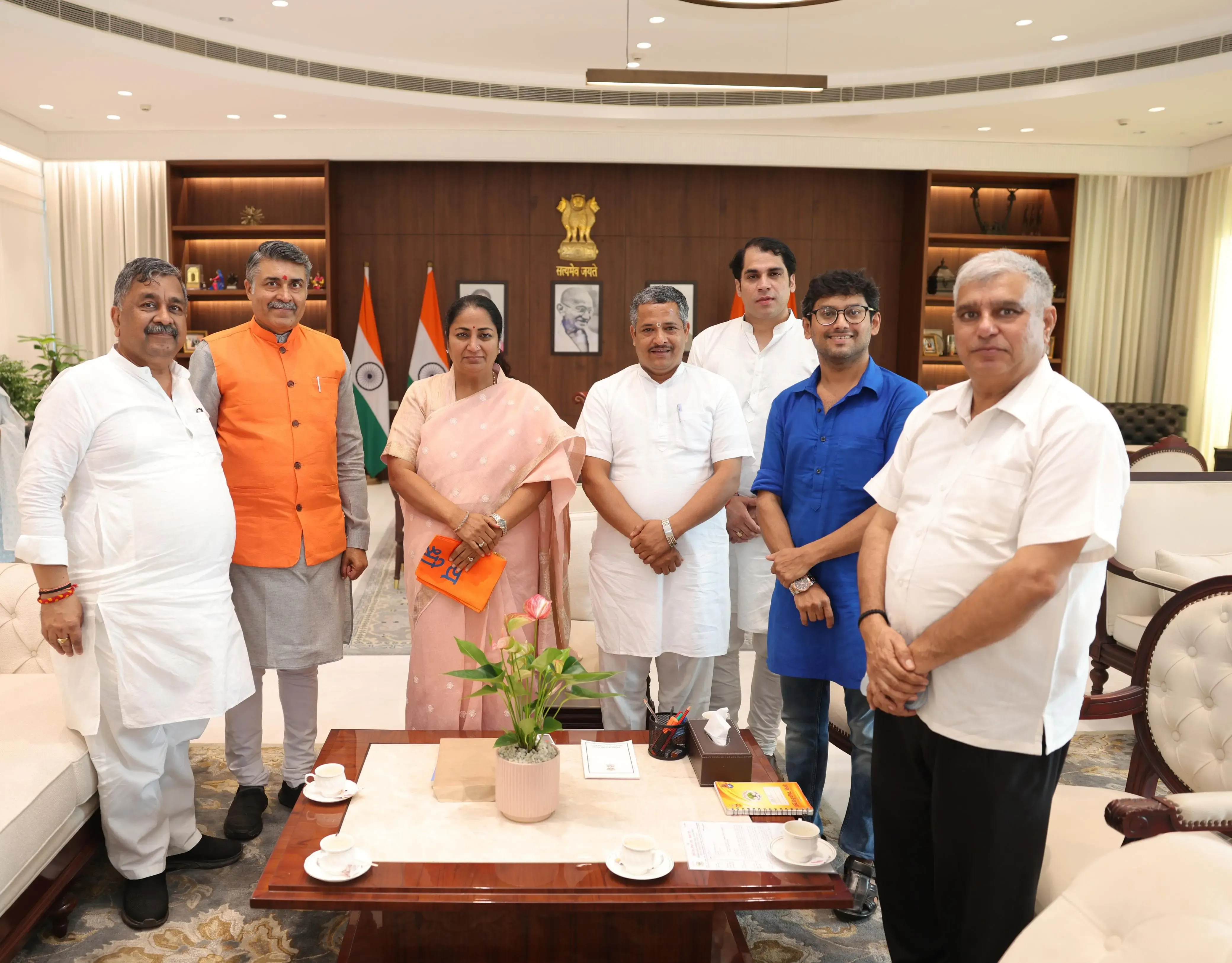क्या विहिप इंद्रप्रस्थ प्रांत ने हिंदू मांग पत्र सौंपा? सीएम रेखा गुप्ता ने उठाए सकारात्मक कदम