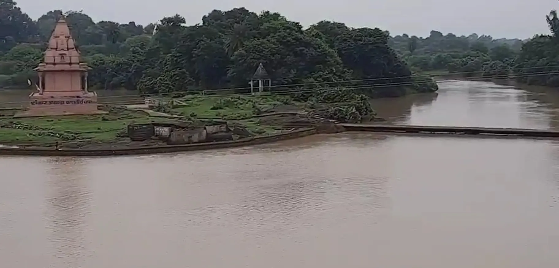 क्या विदिशा में बेतवा नदी उफान पर है और श्रद्धालुओं की सुरक्षा के इंतजाम नाकाफी हैं?