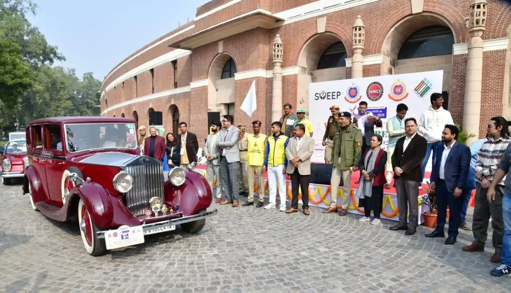 Vintage Car Parade Promotes Voter Participation in Delhi