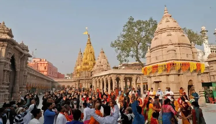 VIP Darshan at Kashi Vishwanath Temple Halted for 3 Days Due to Maha Shivratri Surge