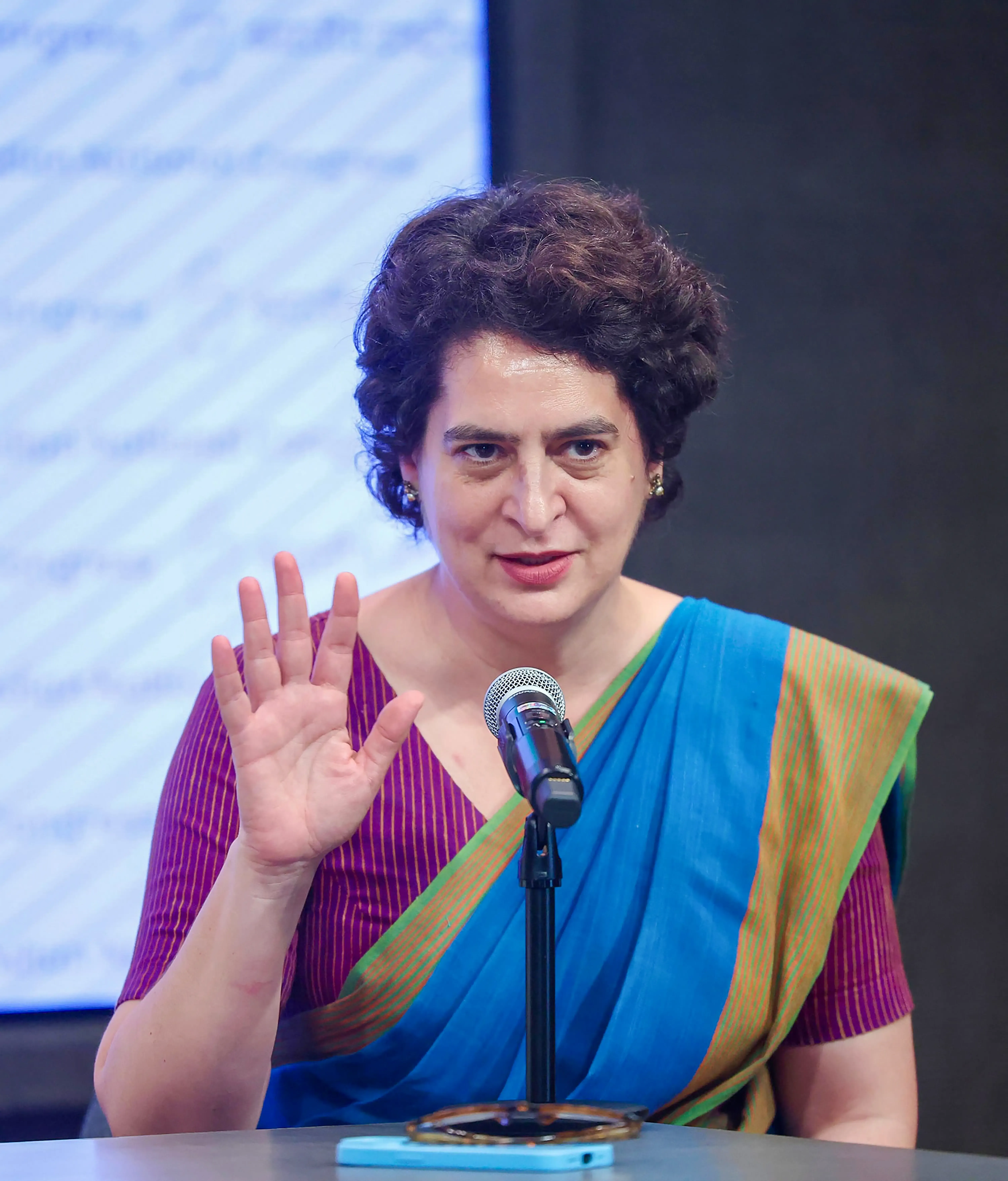 क्या विपक्षी नेताओं को सदन में बोलने से रोका जा रहा है? प्रियंका गांधी वाड्रा का आरोप