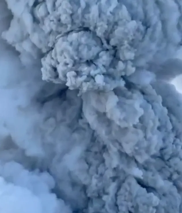 What Prompted the Highest Aviation Alert in Russia's Far East Due to Volcanic Eruption?