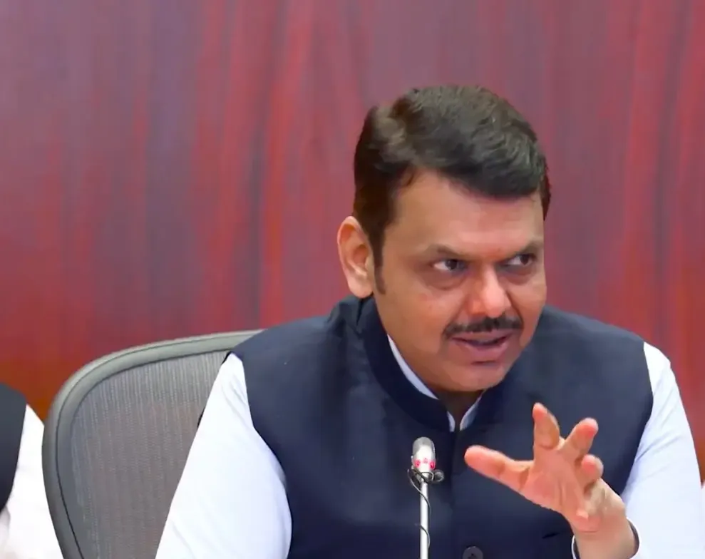 क्या वोटबैंक के लिए गढ़ा गया 'हिंदू आतंकवाद' शब्द? फडणवीस ने कांग्रेस पर लगाया आरोप