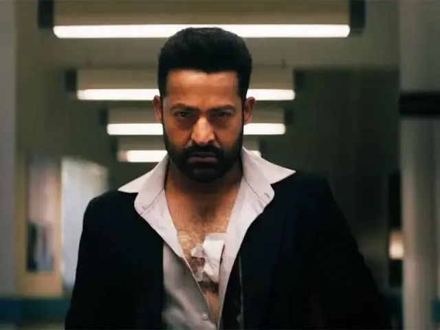 क्या जूनियर एनटीआर ‘वॉर-2’ के इवेंट में फैंस के प्यार से भावुक हो गए?