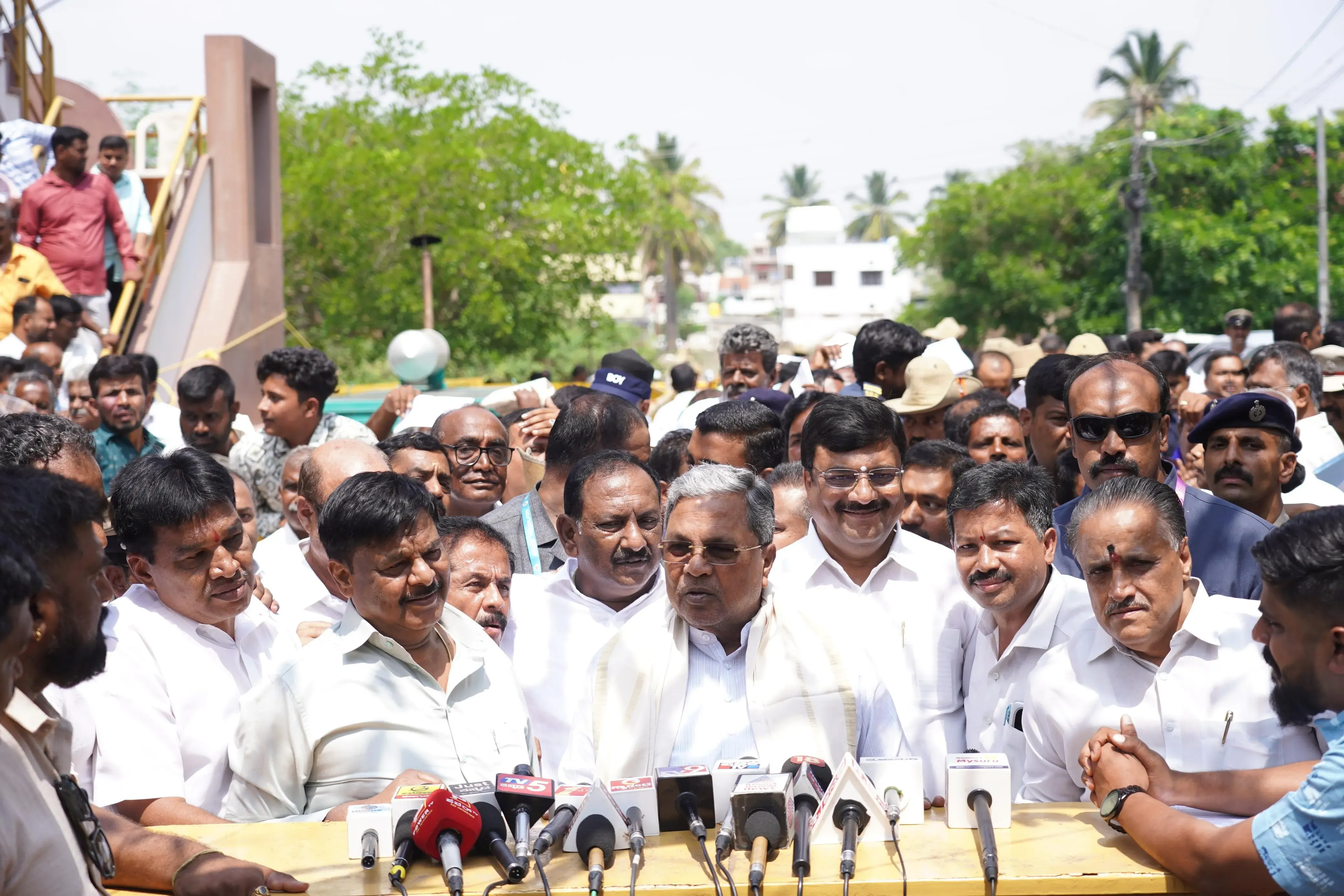 Karnataka CM: 'No War with Pakistan, Emphasis on Security in Kashmir'