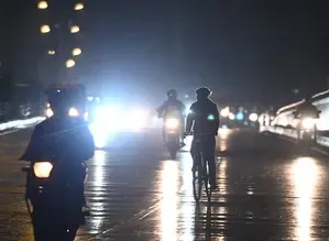 Cold Weather Sets In Across Delhi-NCR Following Evening Drizzle