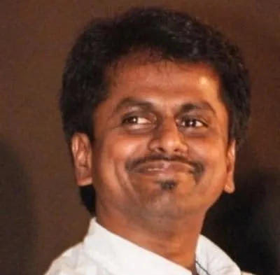 Did actor Vijayakanth perform a dangerous stunt himself?