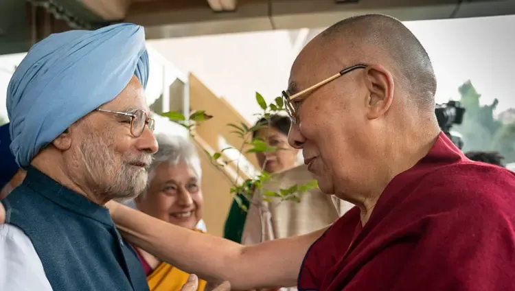 Dalai Lama Remembers Manmohan Singh in His Prayers