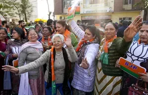 Women's Impact: How PM Modi's Assurance Outshone Kejriwal's Rs 2100 Pledge in Delhi
