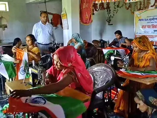 How are Women in Jaunpur Transforming the ‘Har Ghar Tiranga’ Flag Production?
