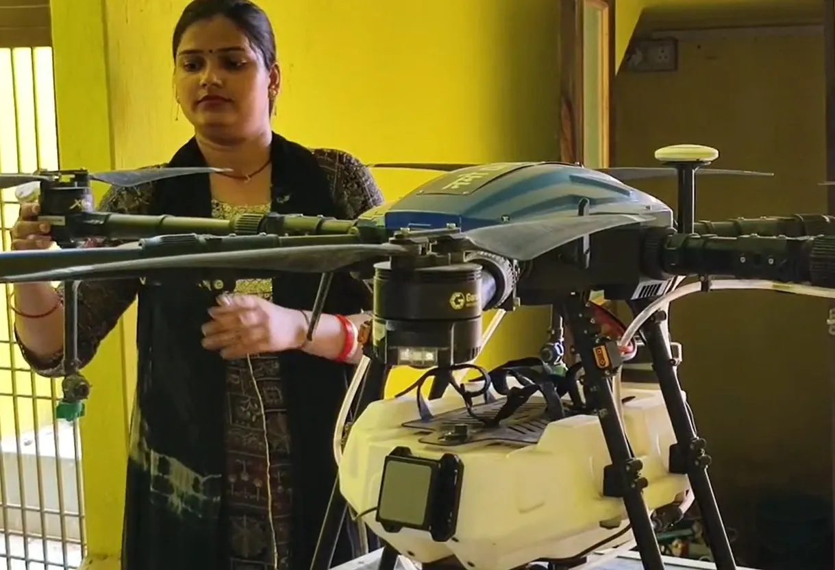 How has the Drone Didi Yojana transformed Khushbu Yadav's life in Prayagraj?
