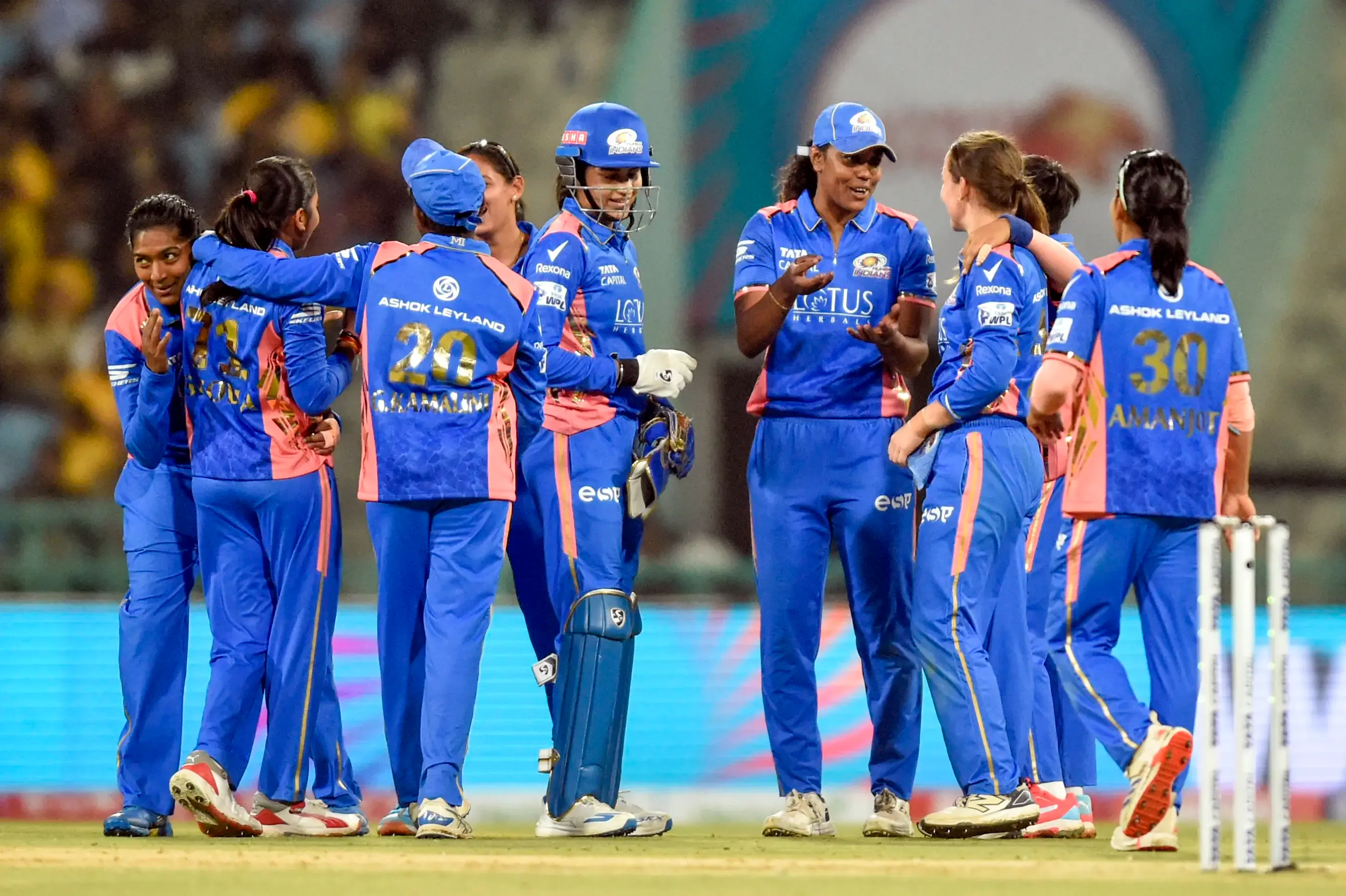 WPL 2025: Amelia Kerr Achieves First Five-Wicket Haul, Limiting UP Warriorz to 150/9