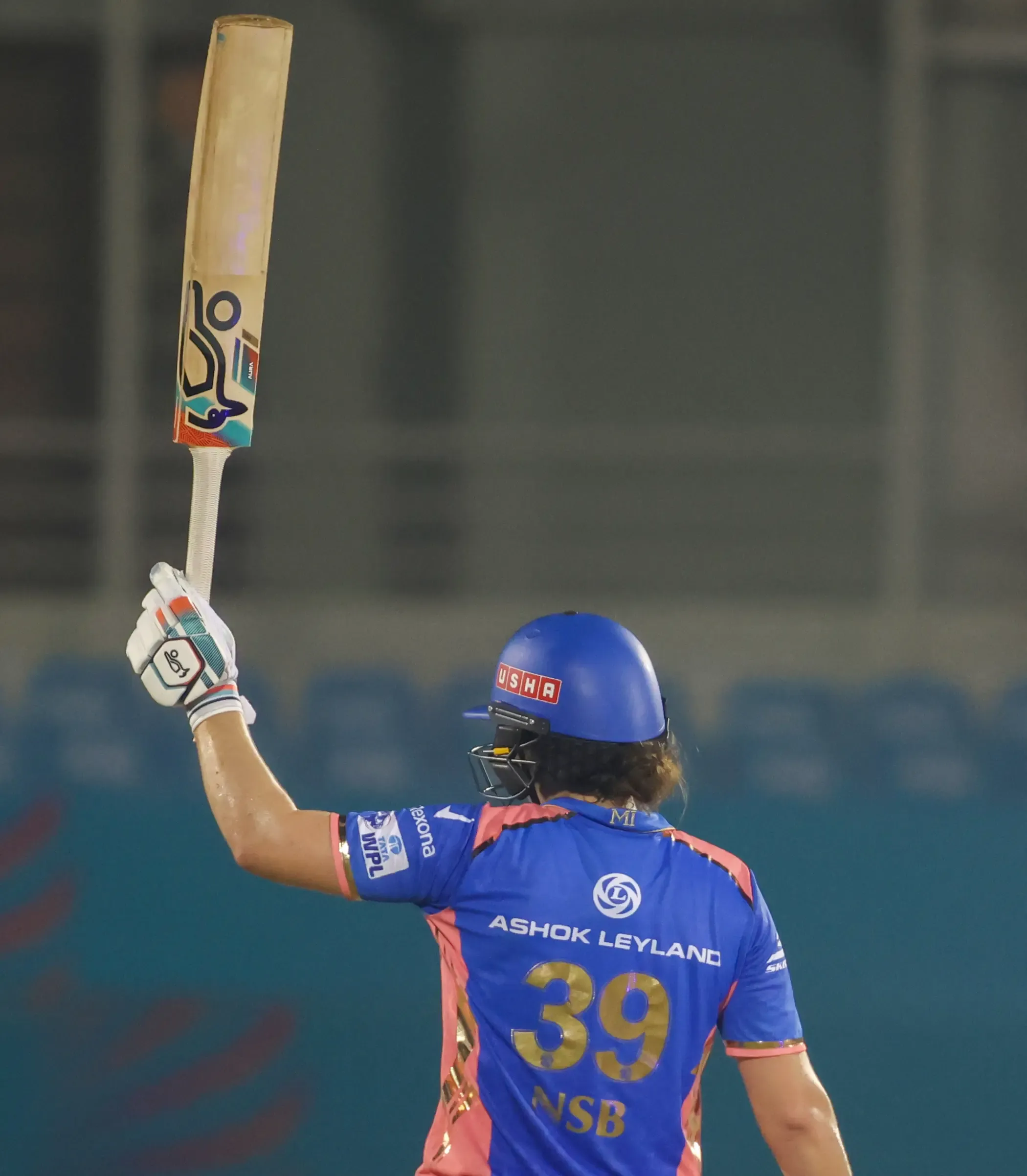 WPL 2025: MI Dominates with 213/4 Thanks to Matthews, Sciver-Brunt and Harmanpreet