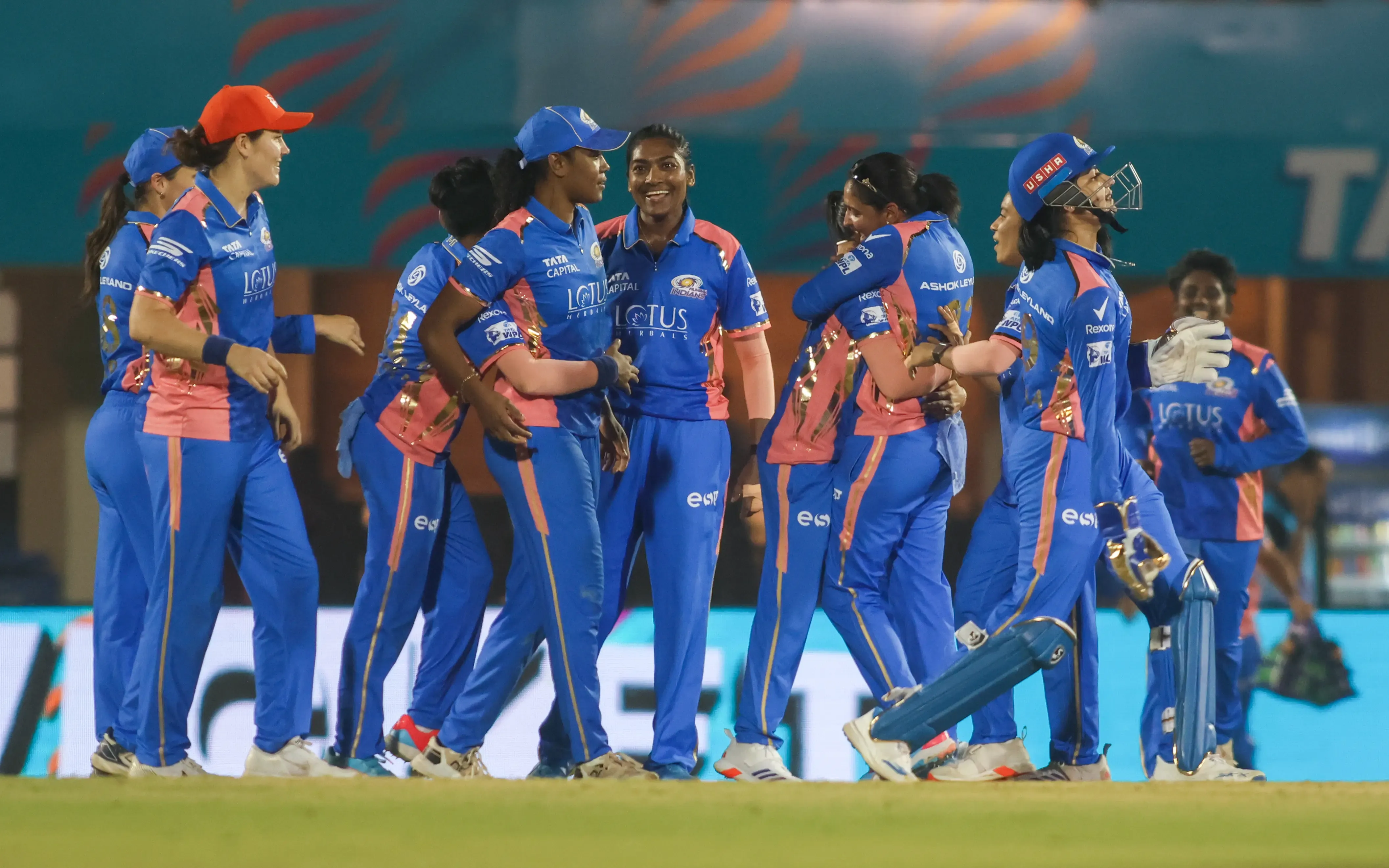 WPL 2025: Mumbai Indians Survive Last Over to Defeat Gujarat Giants