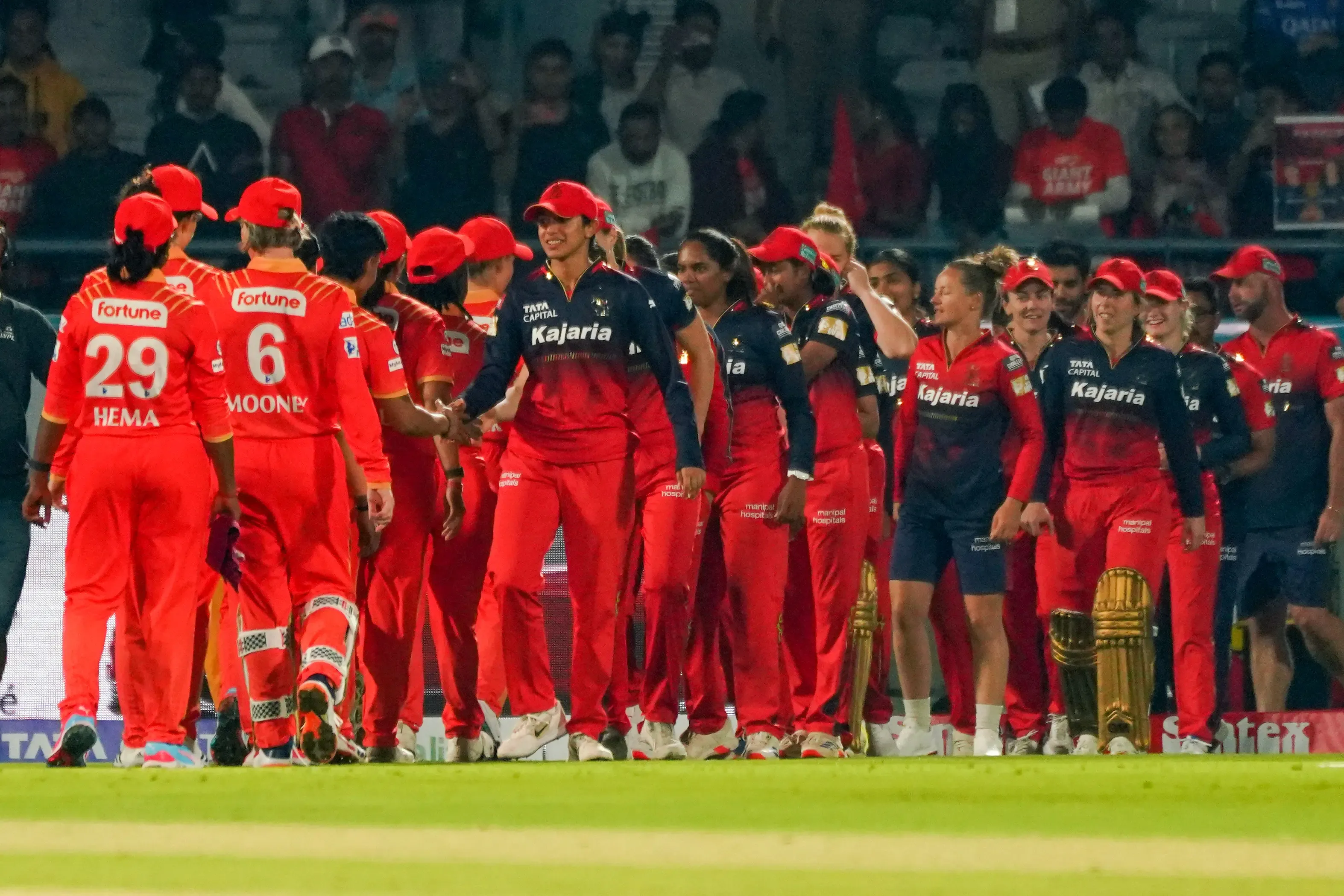 WPL 2025: Smriti Commends RCB's Middle-Order Brilliance in Season Opener