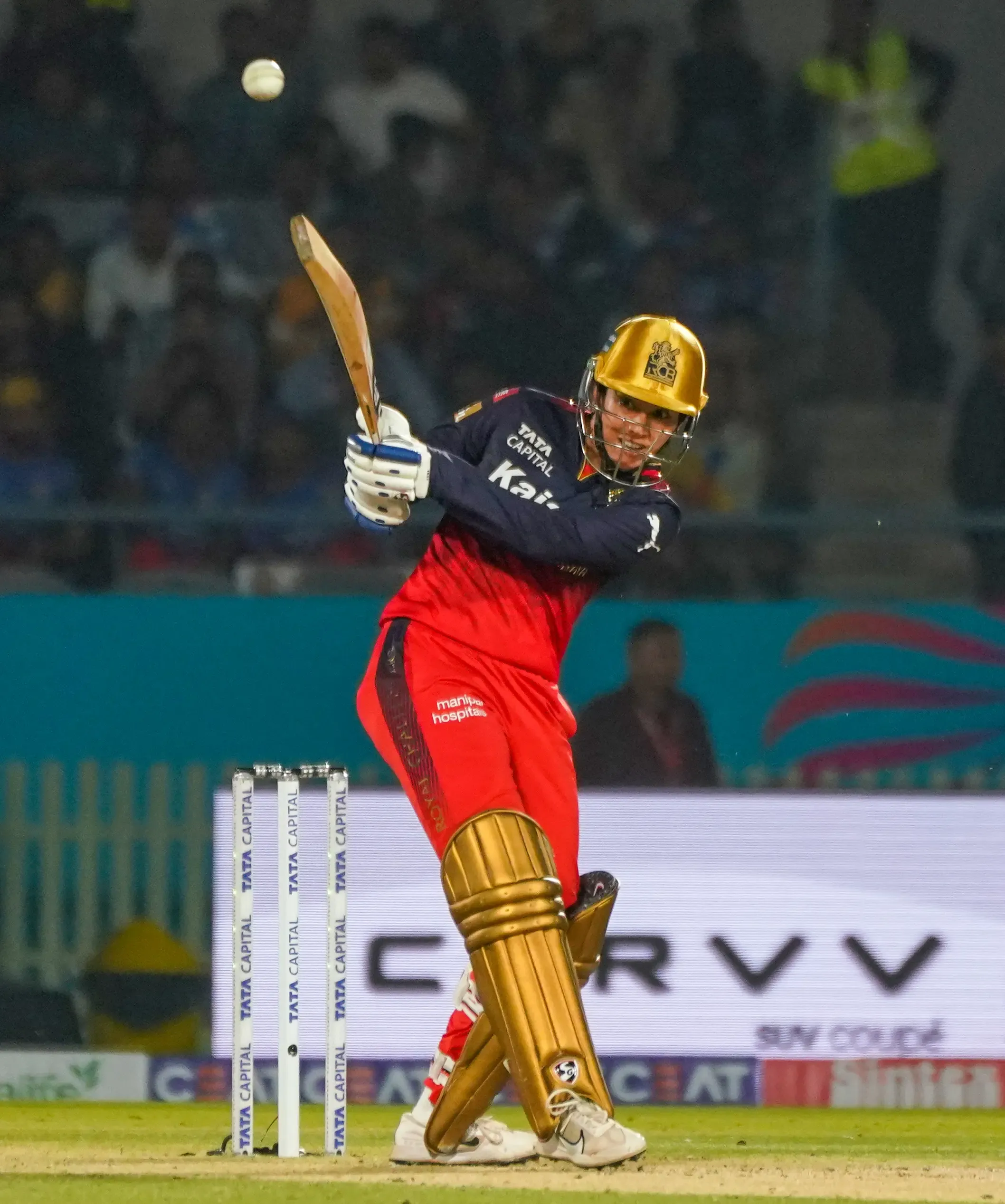 WPL 2025: Smriti Mandhana Scores Impressive 81 as RCB Defeats DC by Eight Wickets