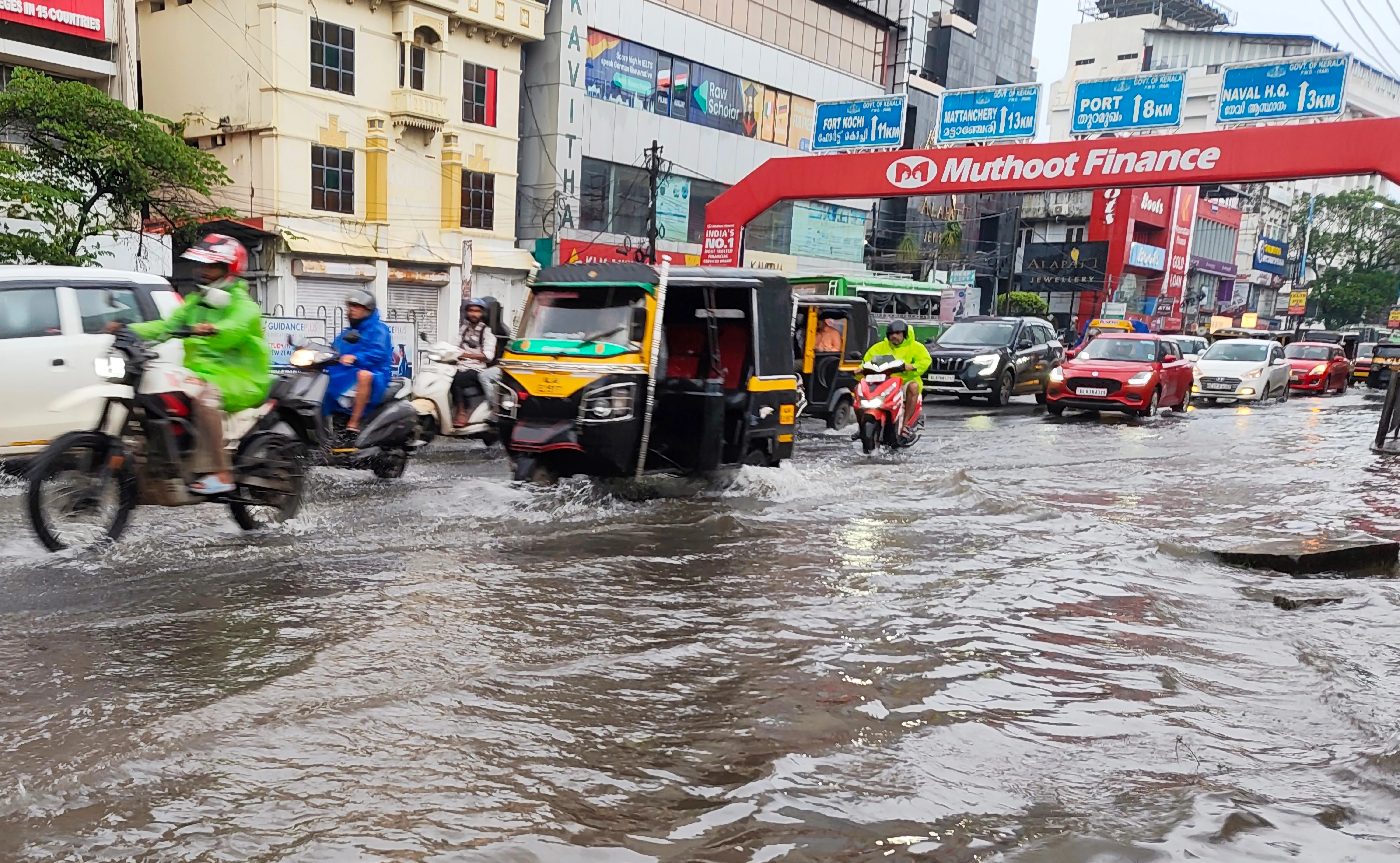 What is Causing the Yellow Alert in 9 Kerala Districts Due to Heavy Rain?