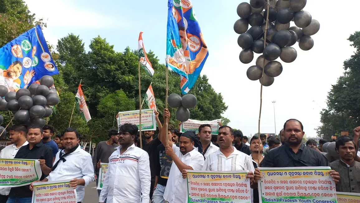 Youth Congress Members Demonstrate Against PM Modi's Visit to Odisha